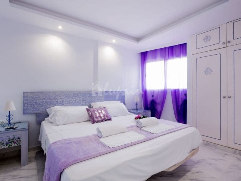 1 bedroom Apartment for sale in Playa de las Americas with pool - € 284,000 (Ref: 9802928)