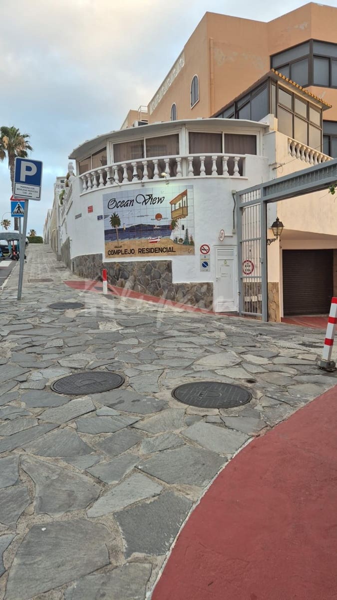 4 soveværelse Villa til salg i San Eugenio med swimmingpool garage - € 625.000 (Ref: 9802930)