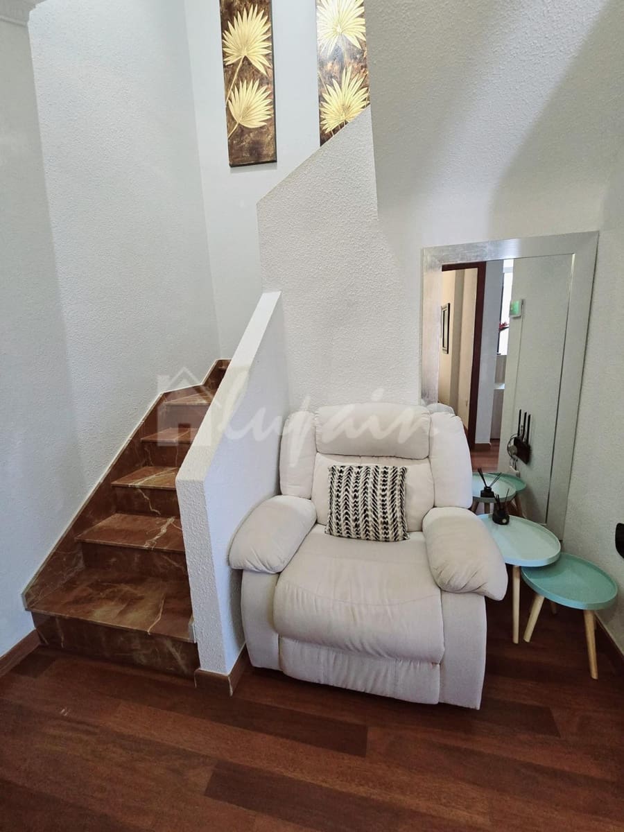 4 soveværelse Villa til salg i San Eugenio med swimmingpool garage - € 625.000 (Ref: 9802930)