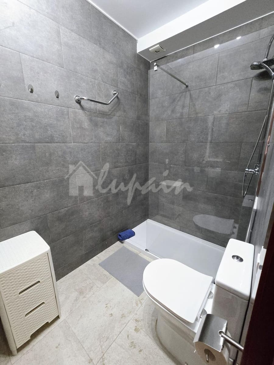 4 soveværelse Villa til salg i San Eugenio med swimmingpool garage - € 625.000 (Ref: 9802930)