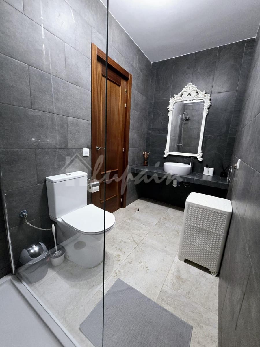 4 soveværelse Villa til salg i San Eugenio med swimmingpool garage - € 625.000 (Ref: 9802930)