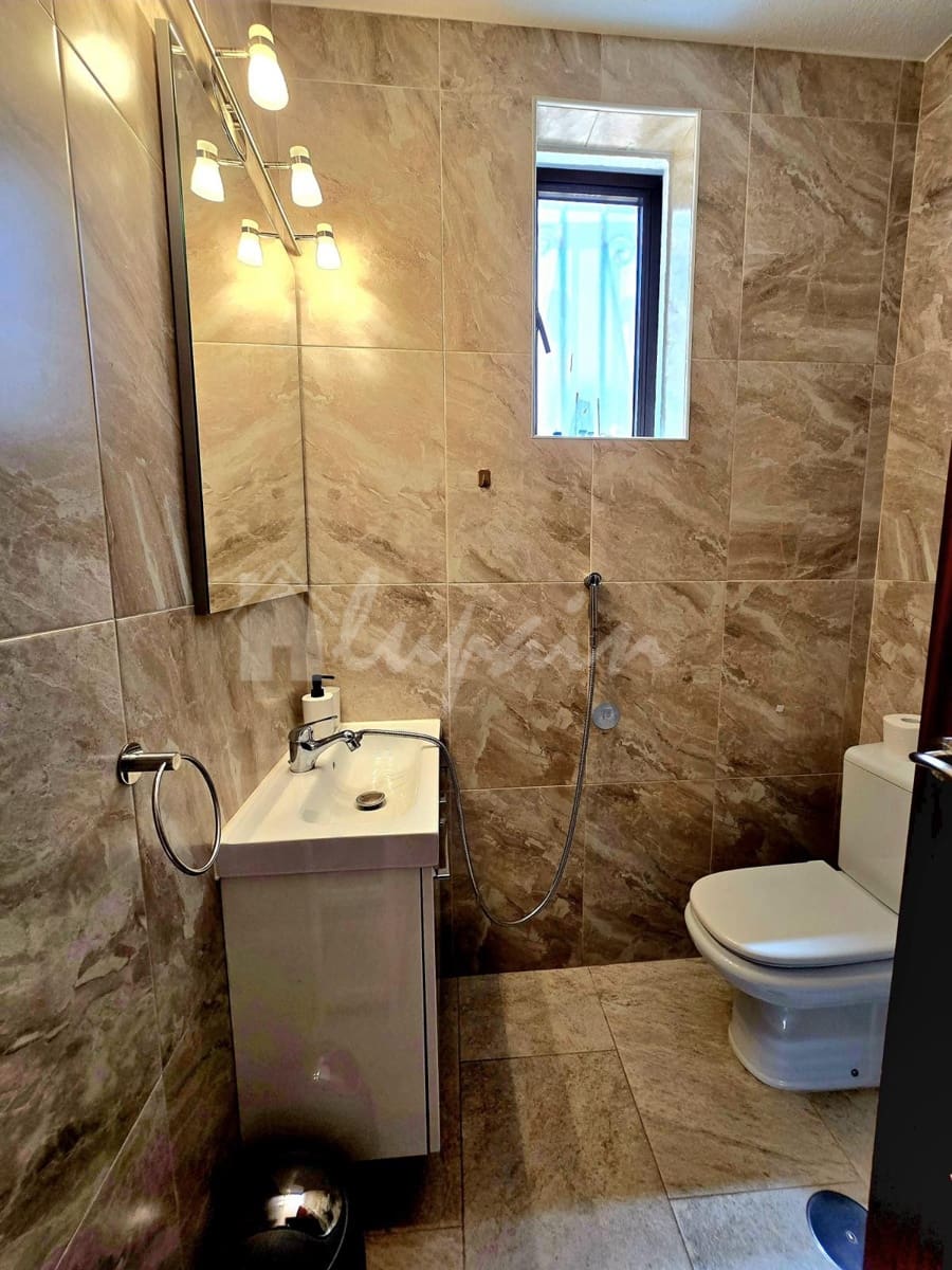 4 soveværelse Villa til salg i San Eugenio med swimmingpool garage - € 625.000 (Ref: 9802930)