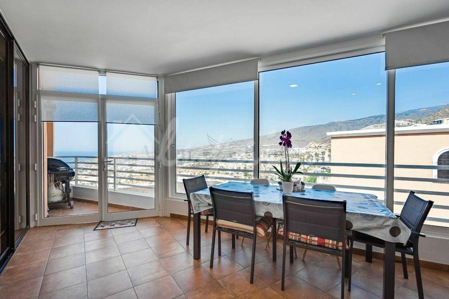 4 soveværelse Villa til salg i San Eugenio med swimmingpool garage - € 625.000 (Ref: 9802930)