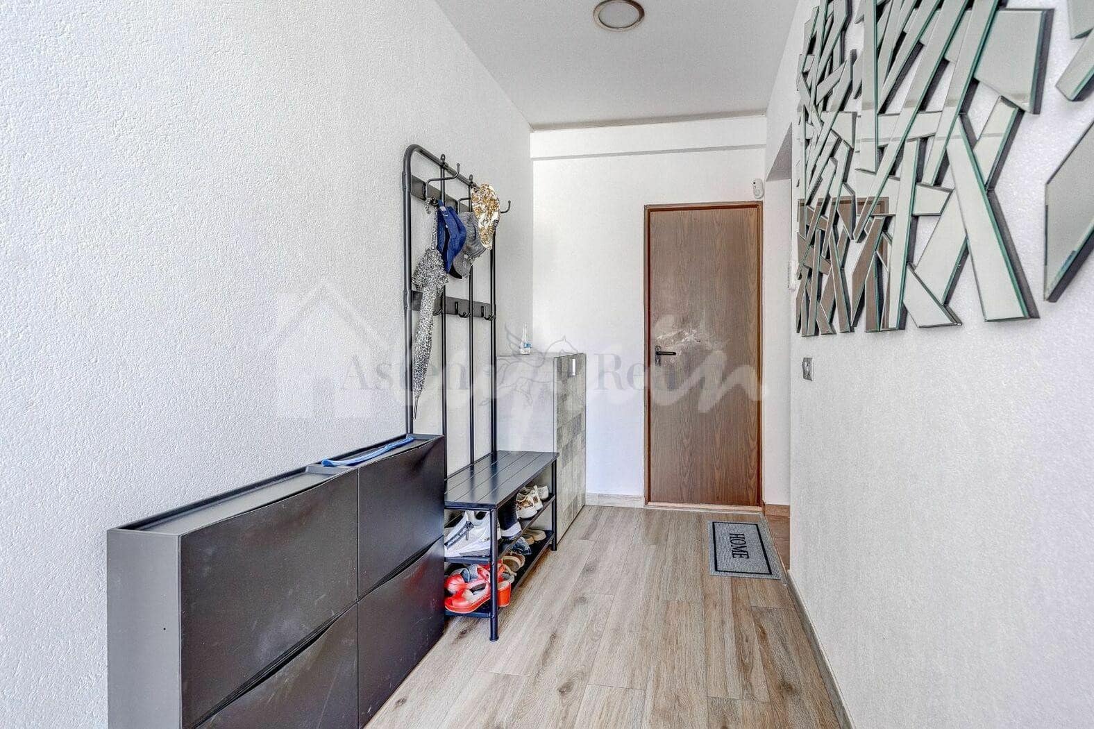 4 soveværelse Villa til salg i San Eugenio med swimmingpool garage - € 625.000 (Ref: 9802930)