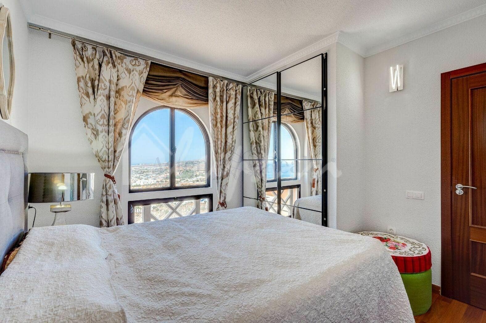 4 soveværelse Villa til salg i San Eugenio med swimmingpool garage - € 625.000 (Ref: 9802930)