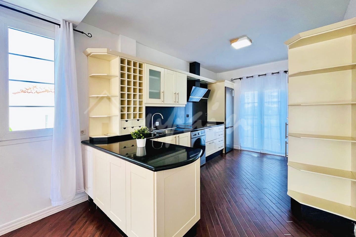 3 makuuhuone Huoneisto myytävänä paikassa Costa Adeje mukana uima-altaan - 780 000 € (Ref: 9877533)
