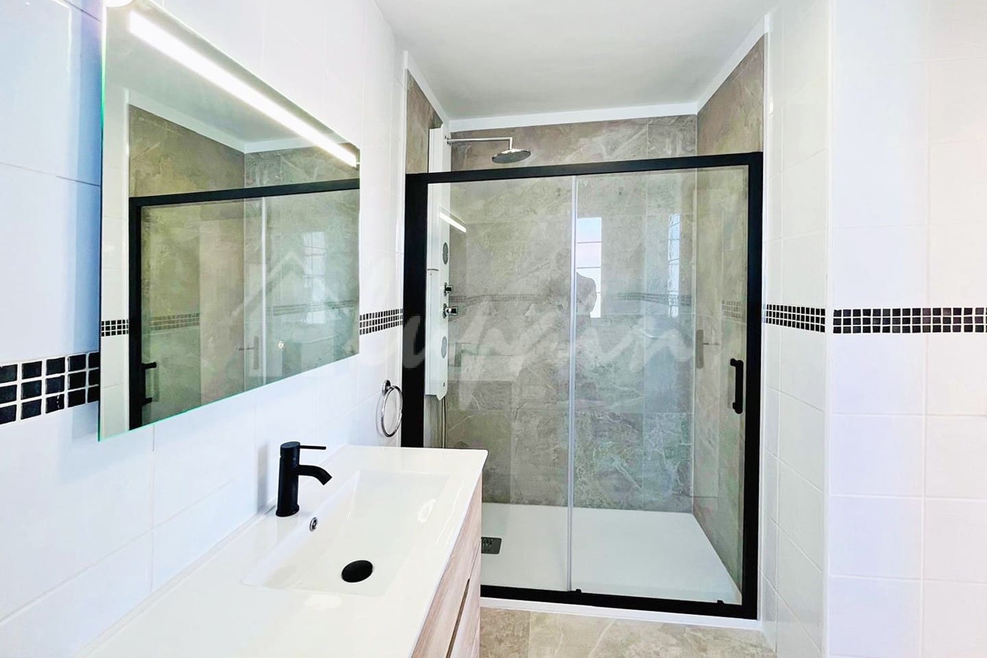 3 makuuhuone Huoneisto myytävänä paikassa Costa Adeje mukana uima-altaan - 780 000 € (Ref: 9877533)