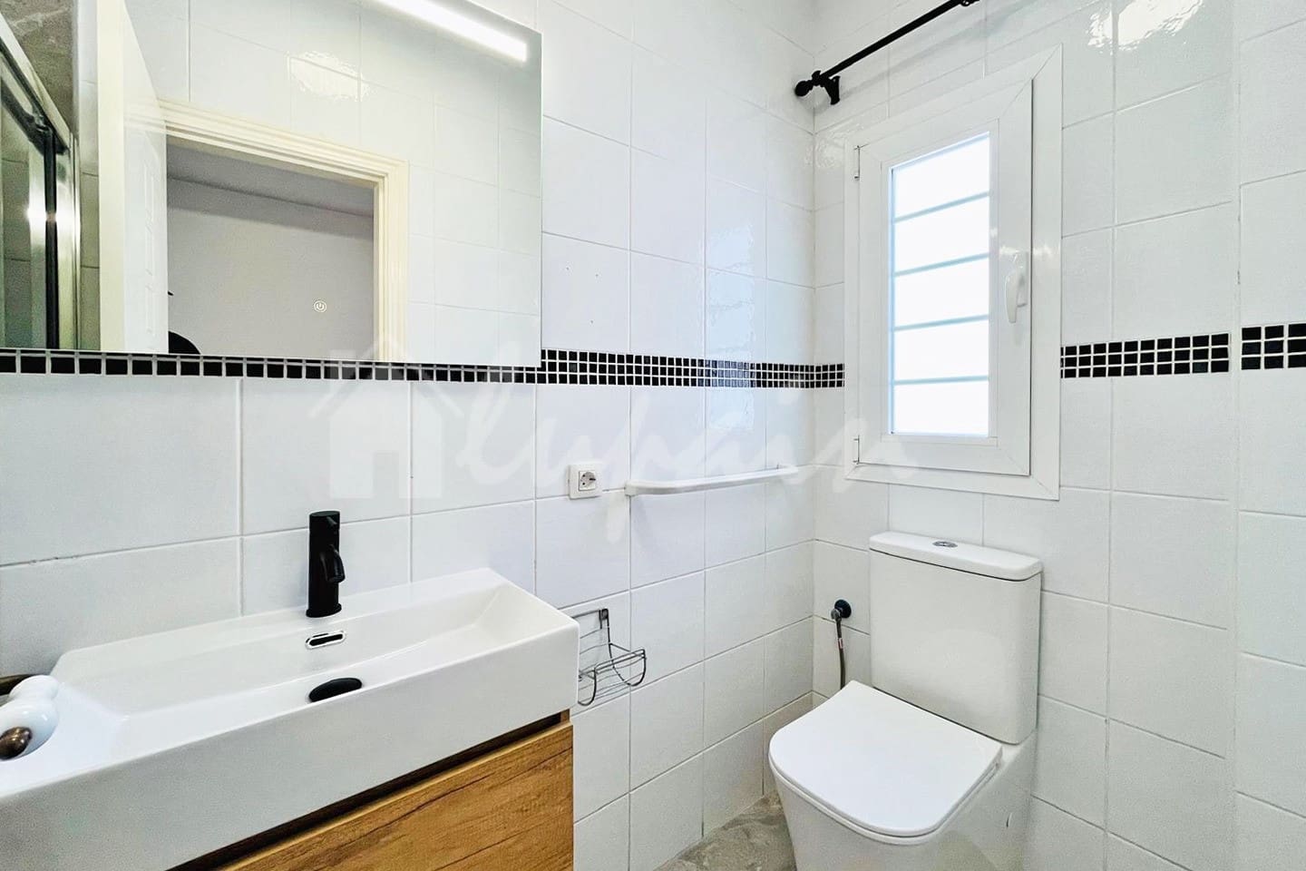 3 makuuhuone Huoneisto myytävänä paikassa Costa Adeje mukana uima-altaan - 780 000 € (Ref: 9877533)
