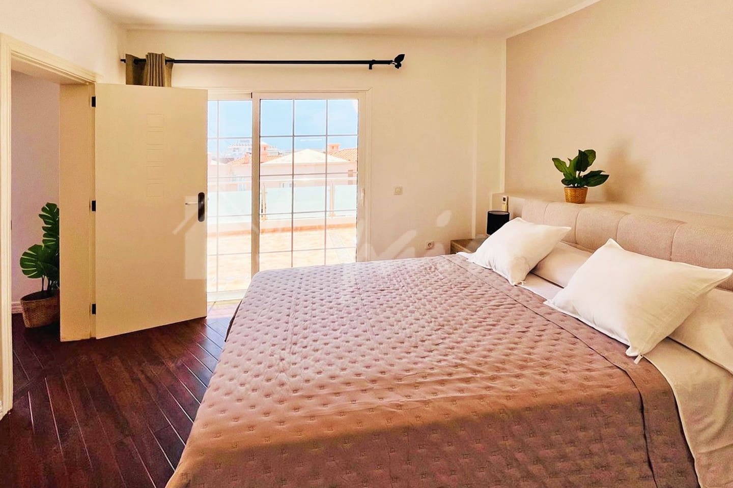 3 makuuhuone Huoneisto myytävänä paikassa Costa Adeje mukana uima-altaan - 780 000 € (Ref: 9877533)