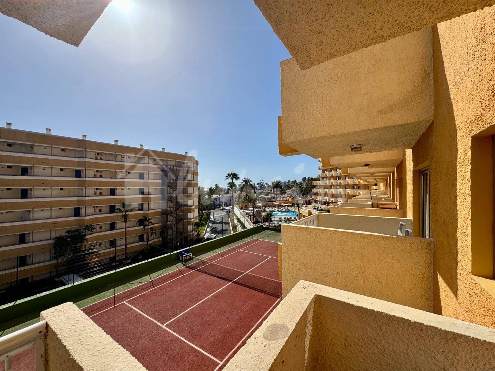 Studio te koop in Playa de las Americas met zwembad - € 259.000 (Ref: 9898356)