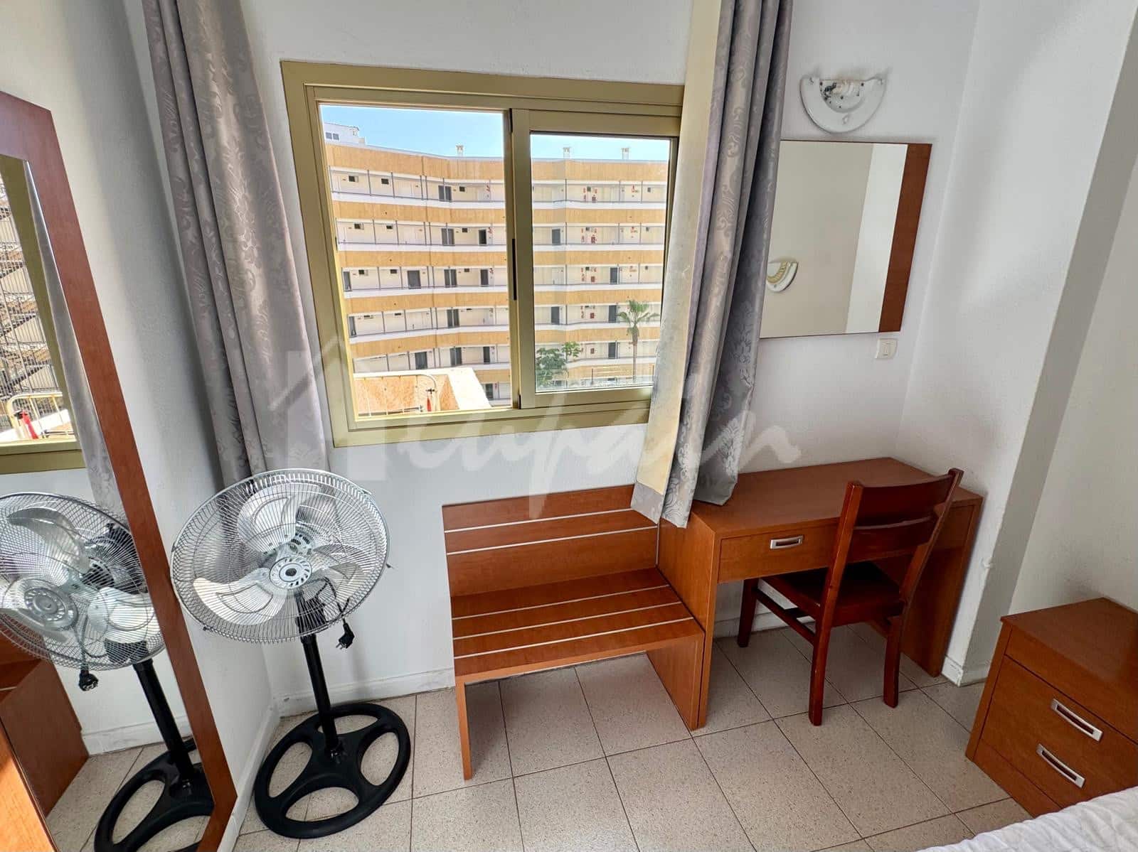 Studio te koop in Playa de las Americas met zwembad - € 259.000 (Ref: 9898356)