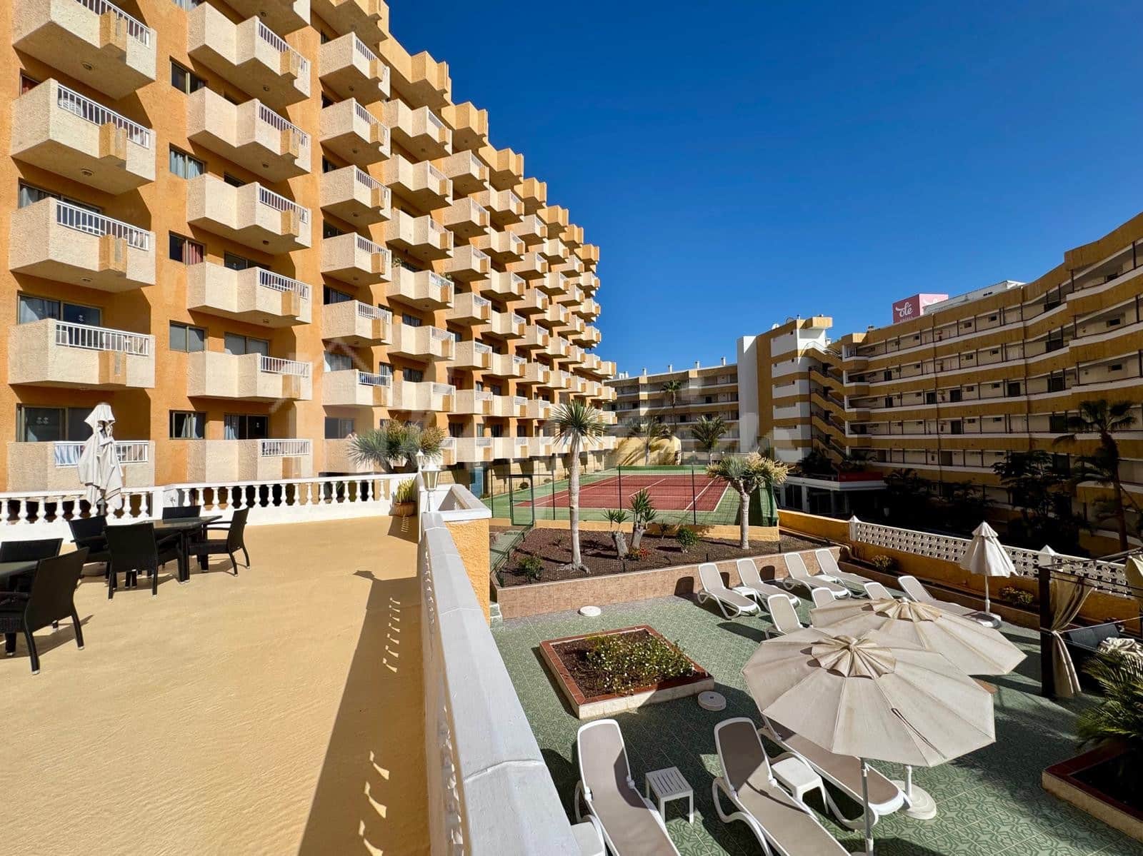 Studio te koop in Playa de las Americas met zwembad - € 259.000 (Ref: 9898356)