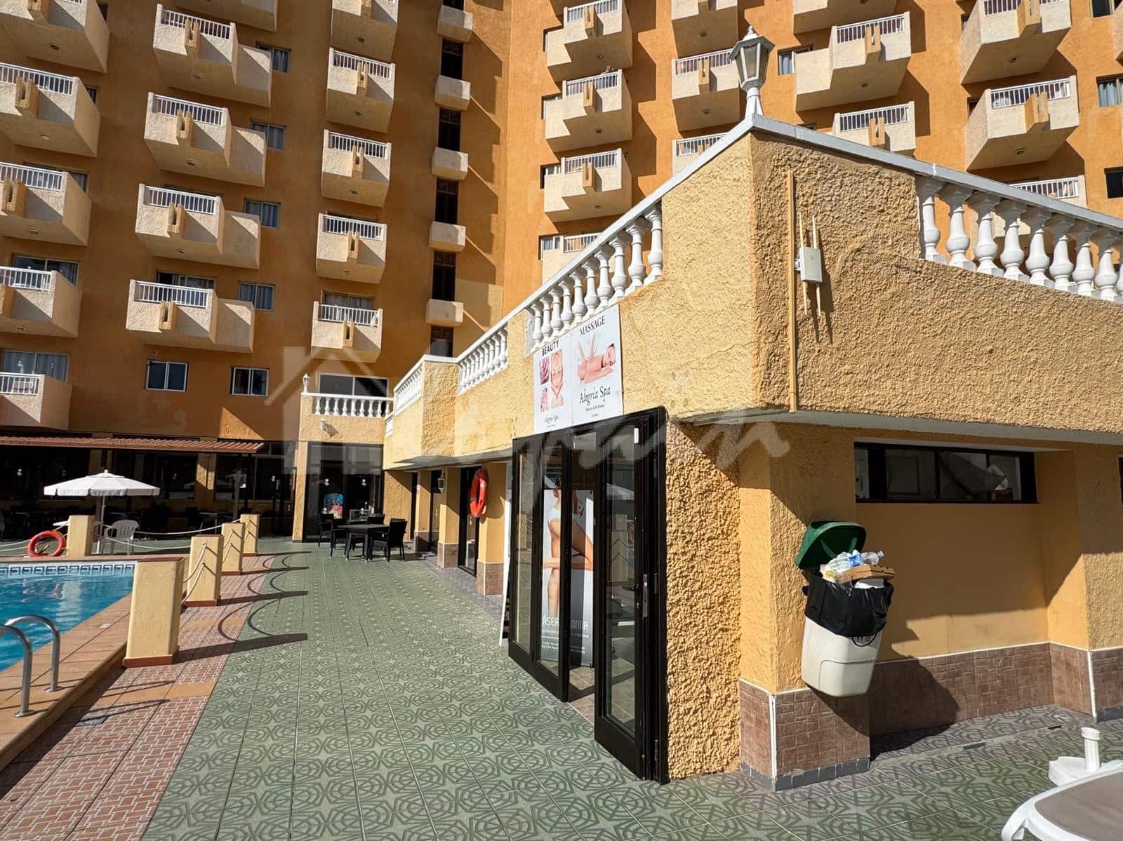 Studio te koop in Playa de las Americas met zwembad - € 259.000 (Ref: 9898356)