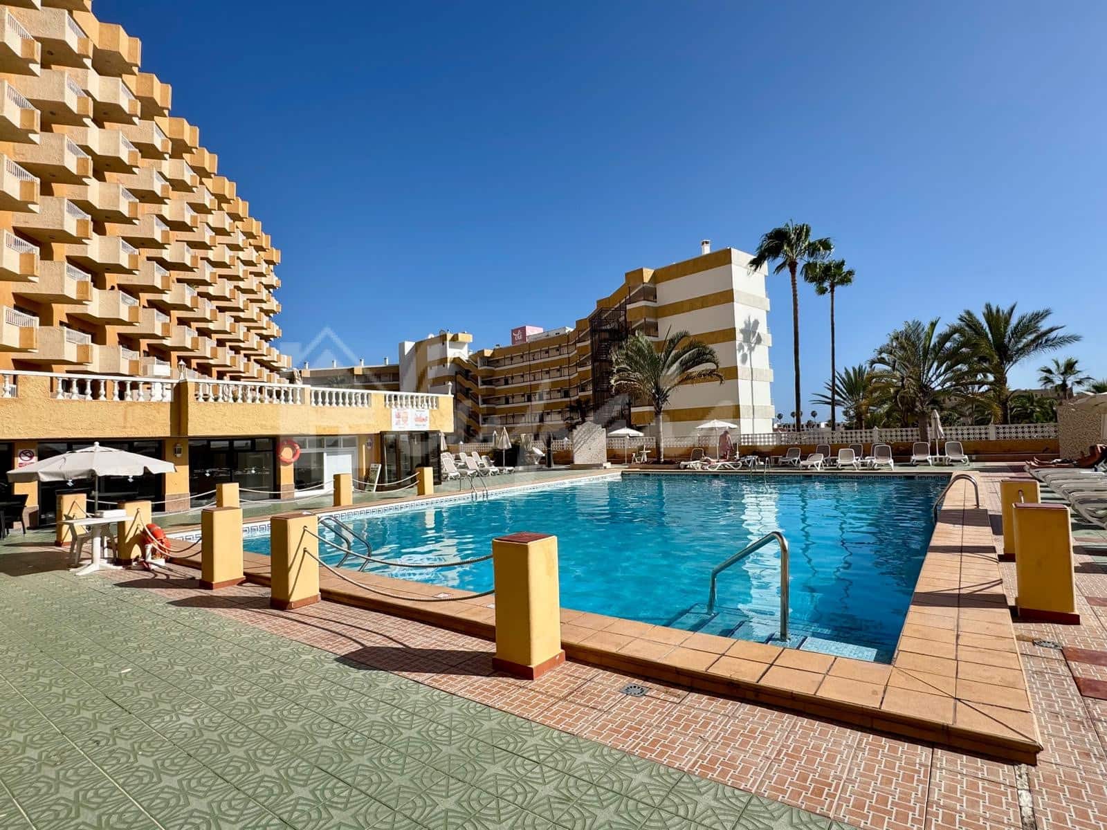 Studio te koop in Playa de las Americas met zwembad - € 259.000 (Ref: 9898356)