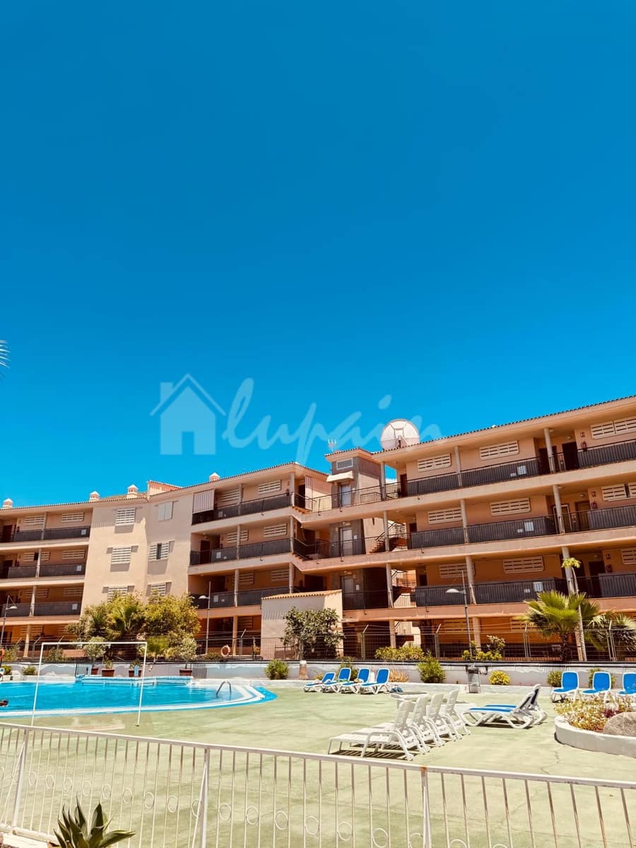 2 Zimmer Apartment zu verkaufen in Los Cristianos mit Pool - 350.000 € (Ref: 9918971)
