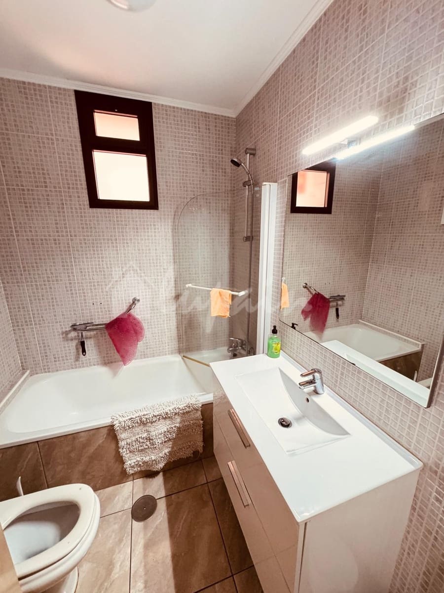 2 Zimmer Apartment zu verkaufen in Los Cristianos mit Pool - 350.000 € (Ref: 9918971)