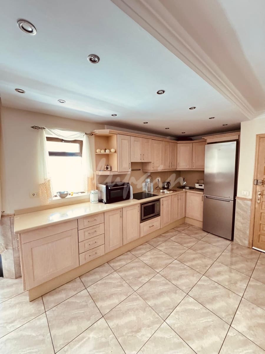2 Zimmer Apartment zu verkaufen in Los Cristianos mit Pool - 350.000 € (Ref: 9918971)