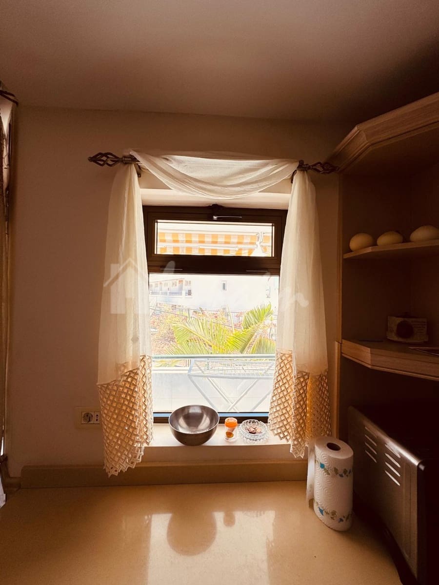 2 Zimmer Apartment zu verkaufen in Los Cristianos mit Pool - 350.000 € (Ref: 9918971)
