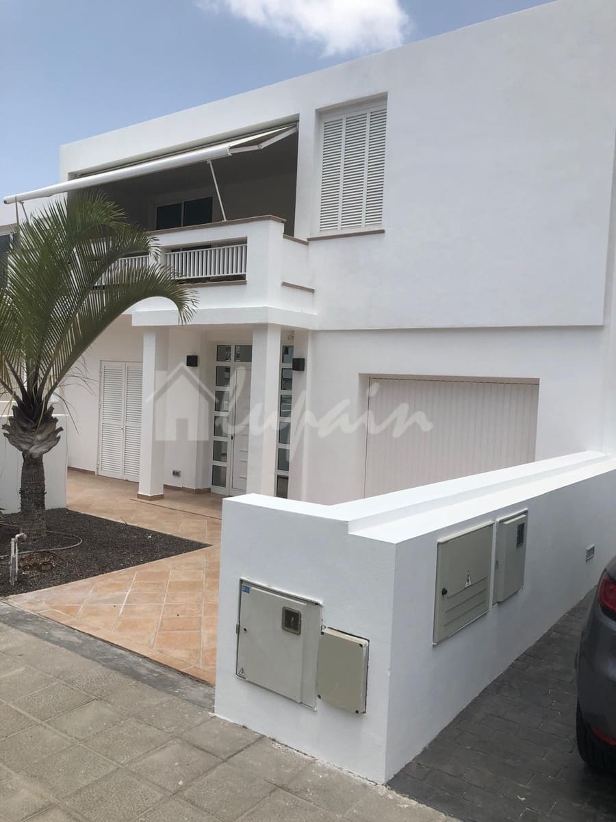 4 sypialnia Dom na sprzedaż w Costa del Silencio z basenem garażem - 790 000 € (Ref: 9922915)