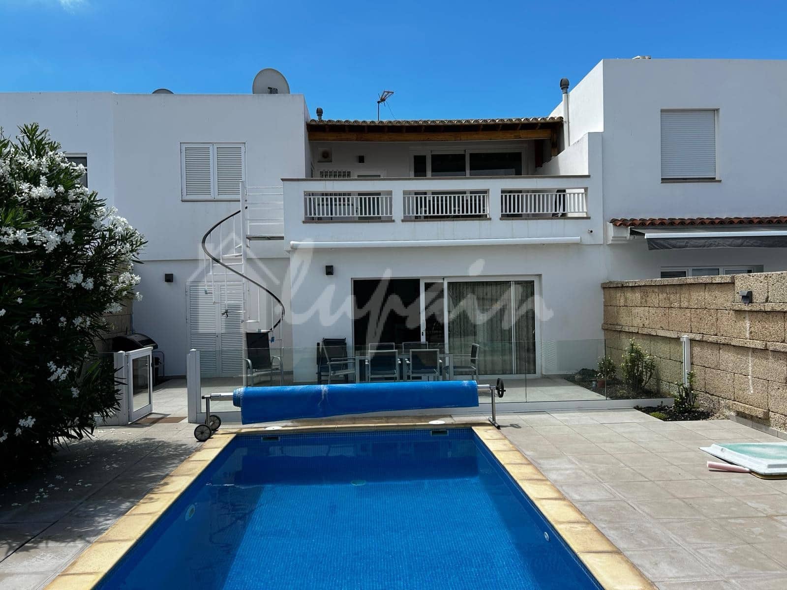 4 sypialnia Dom na sprzedaż w Costa del Silencio z basenem garażem - 790 000 € (Ref: 9922915)