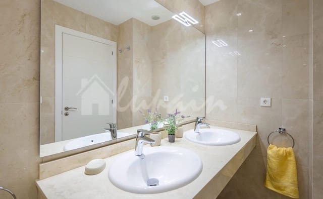 2 sypialnia Apartament na sprzedaż w La Caleta Adeje, Adeje z basenem garażem - 1 200 000 € (Ref: 9989821)