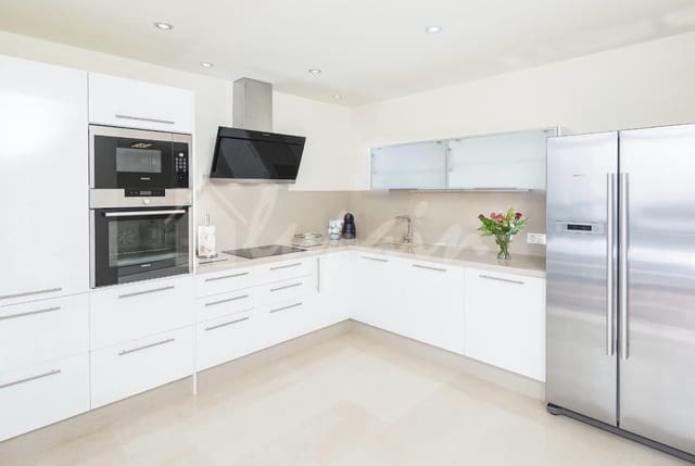 2 sypialnia Apartament na sprzedaż w La Caleta Adeje, Adeje z basenem garażem - 1 200 000 € (Ref: 9989821)