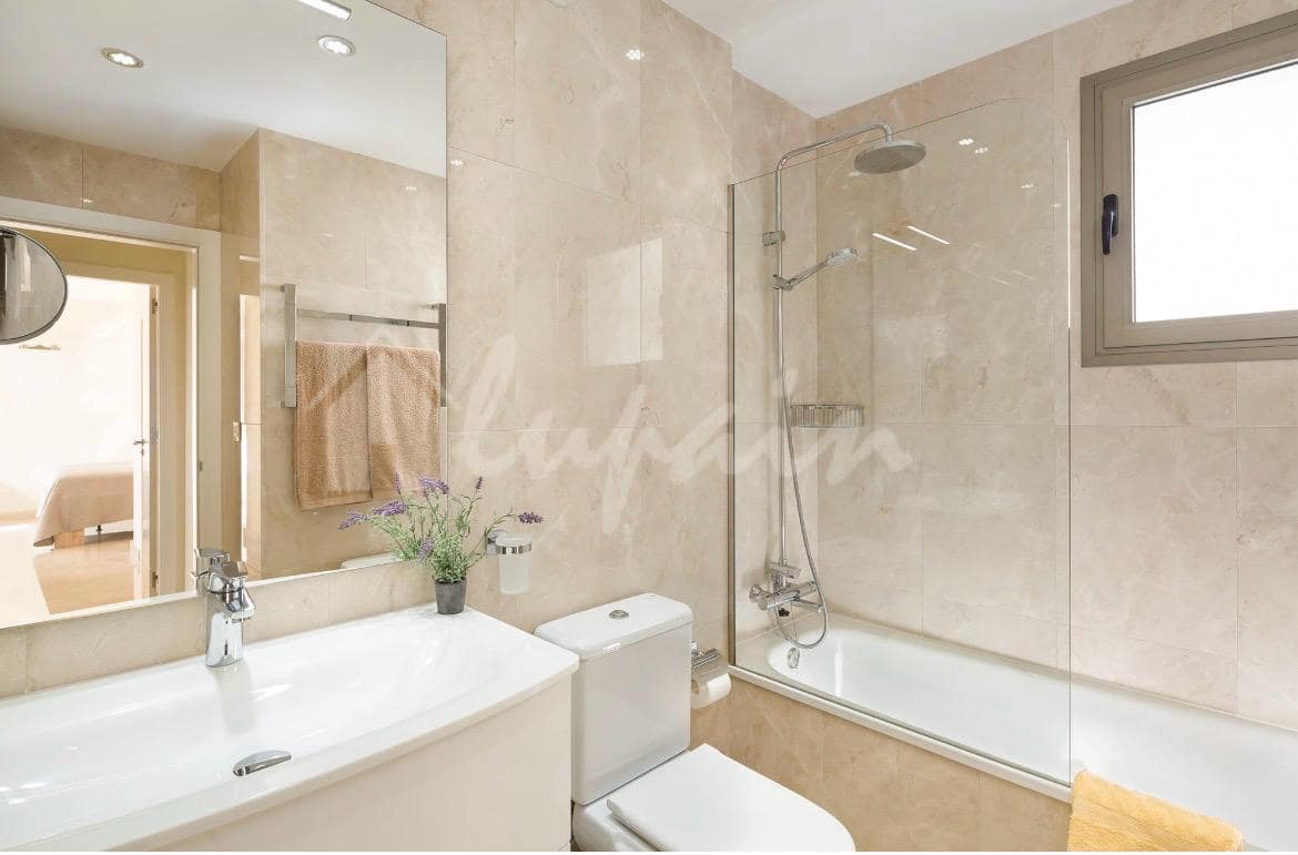 2 sypialnia Apartament na sprzedaż w La Caleta Adeje z basenem garażem - 1 200 000 € (Ref: 9989821)