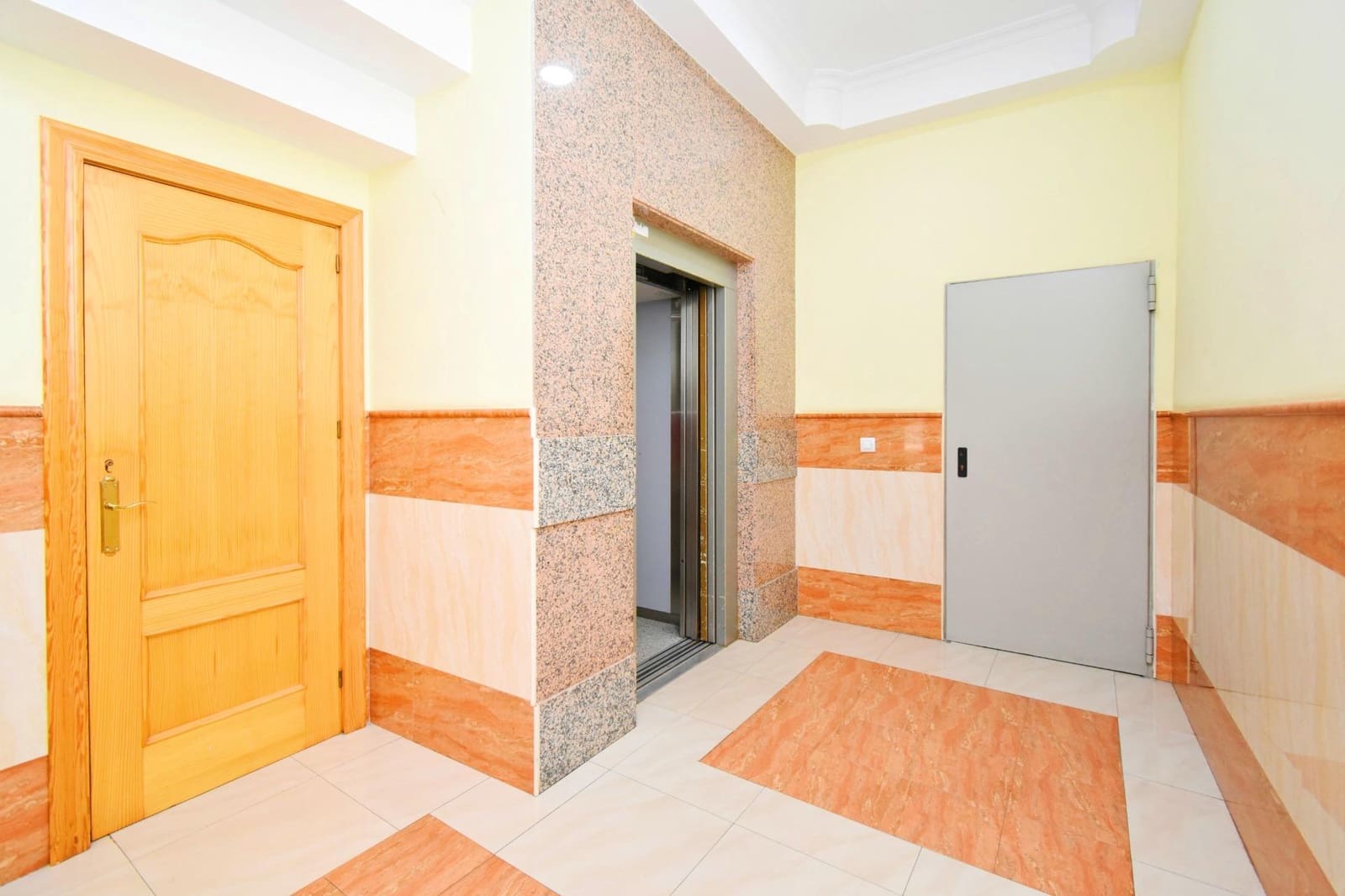 3 bedroom Flat for sale in El Ejido with garage - € 139,000 (Ref: 10070855)
