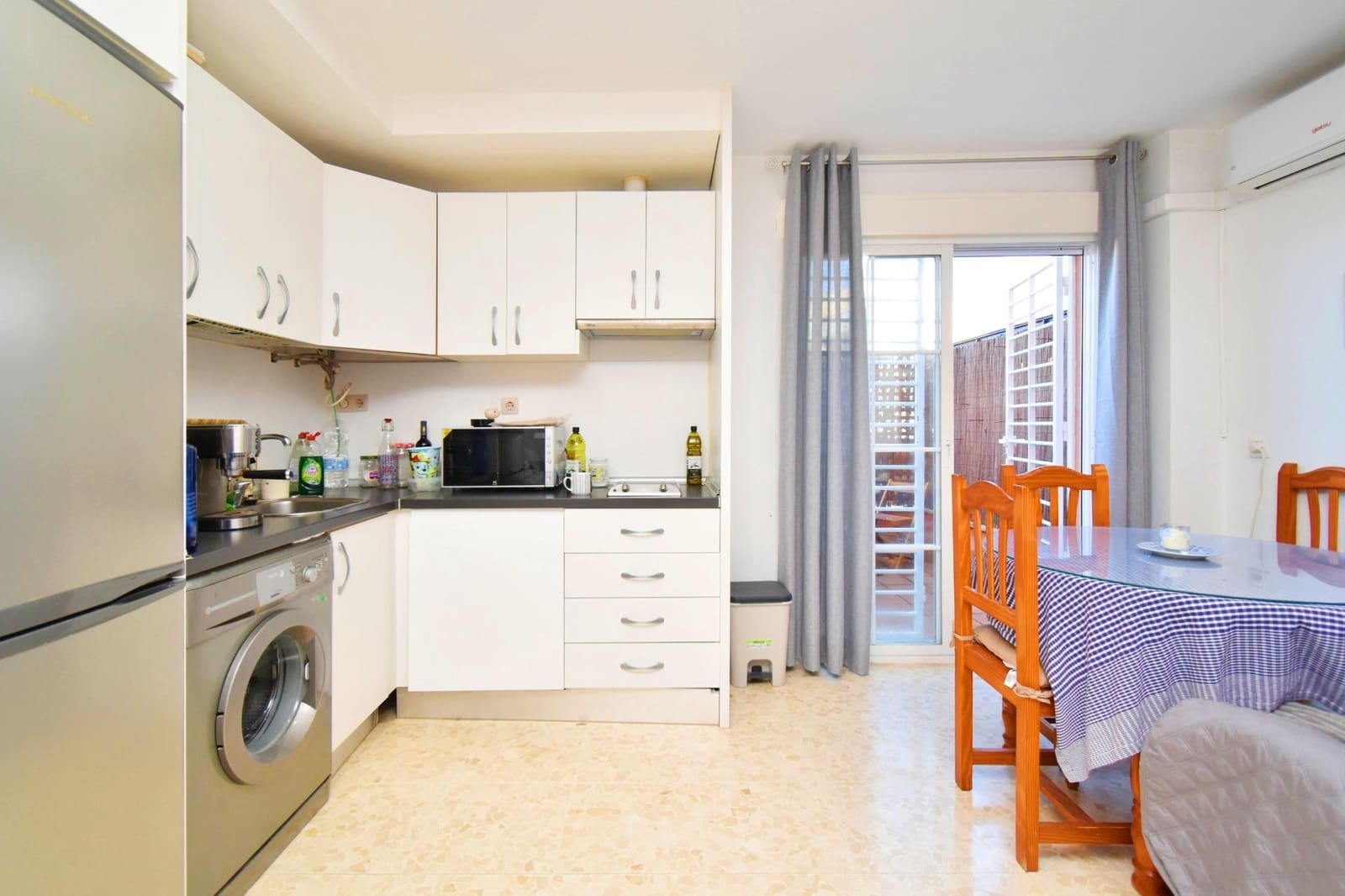 Studio for sale in Roquetas de Mar with pool garage - € 100,000 (Ref: 4306018)