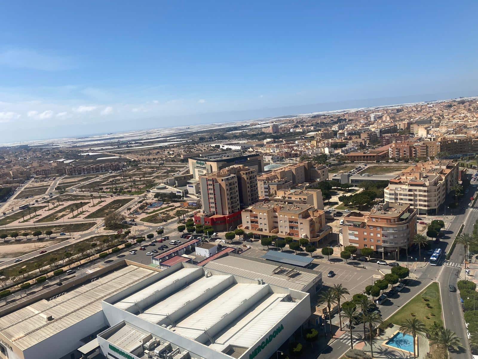 Toimisto vuokrattavana paikassa El Ejido mukana 
autotalli - 800 € (Ref: 7482203)