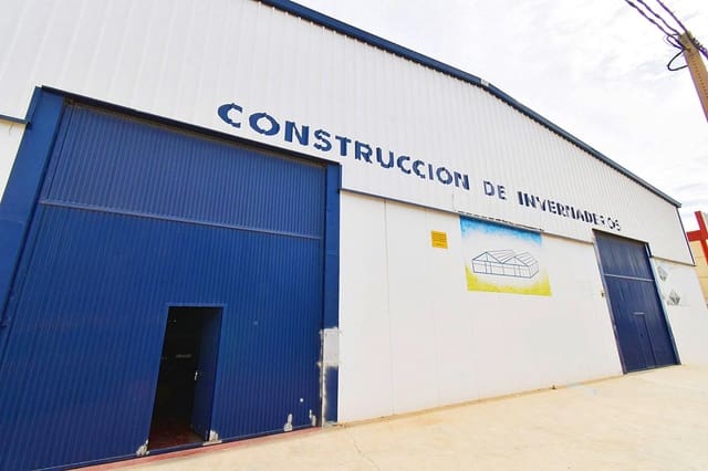 Yritys myytävänä paikassa Santa María del Águila, El Ejido mukana 
autotalli - 938 000 € (Ref: 7866509)