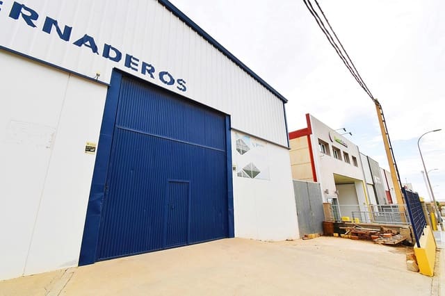 Yritys myytävänä paikassa Santa María del Águila, El Ejido mukana 
autotalli - 938 000 € (Ref: 7866509)