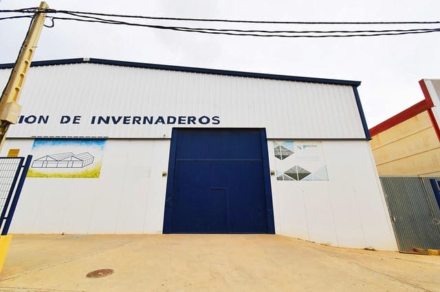 Yritys myytävänä paikassa Santa María del Águila, El Ejido mukana 
autotalli - 938 000 € (Ref: 7866509)