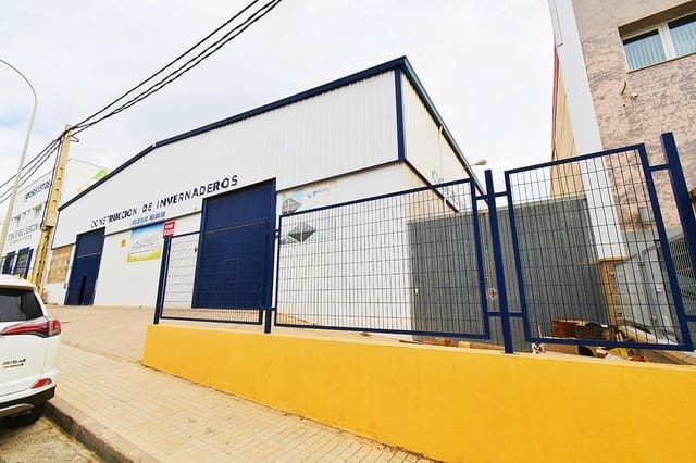 Yritys myytävänä paikassa Santa María del Águila, El Ejido mukana 
autotalli - 938 000 € (Ref: 7866509)