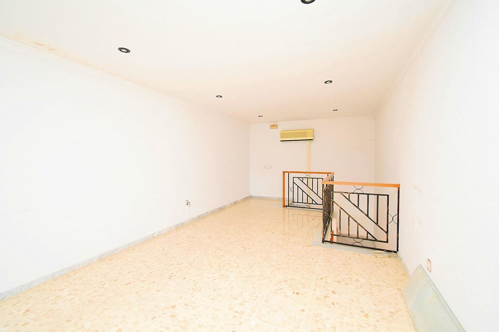 Komercyjne na sprzedaż w Santa Maria del Aguila - 83 900 € (Ref: 8063767)