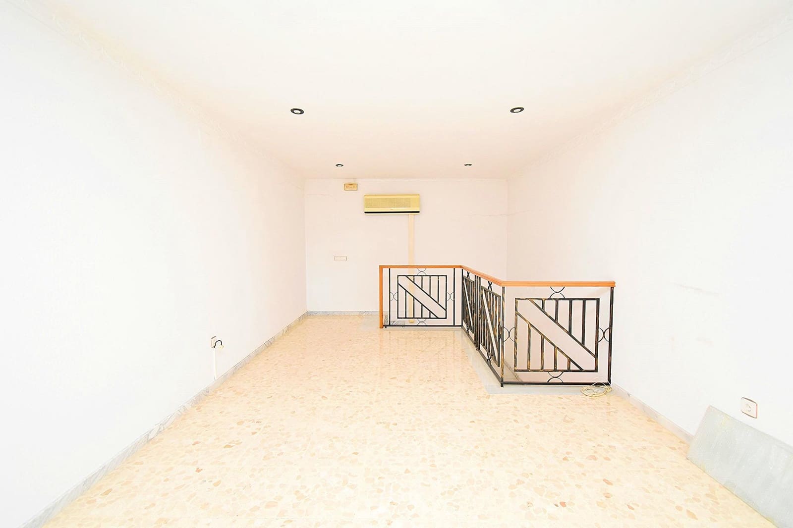 Komercyjne na sprzedaż w Santa Maria del Aguila - 83 900 € (Ref: 8063767)