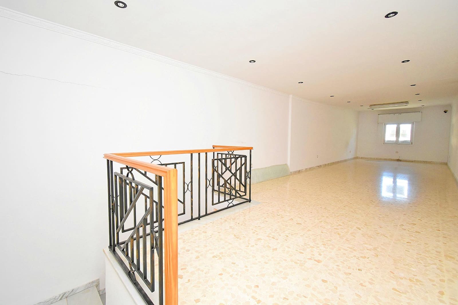 Komercyjne na sprzedaż w Santa Maria del Aguila - 83 900 € (Ref: 8063767)