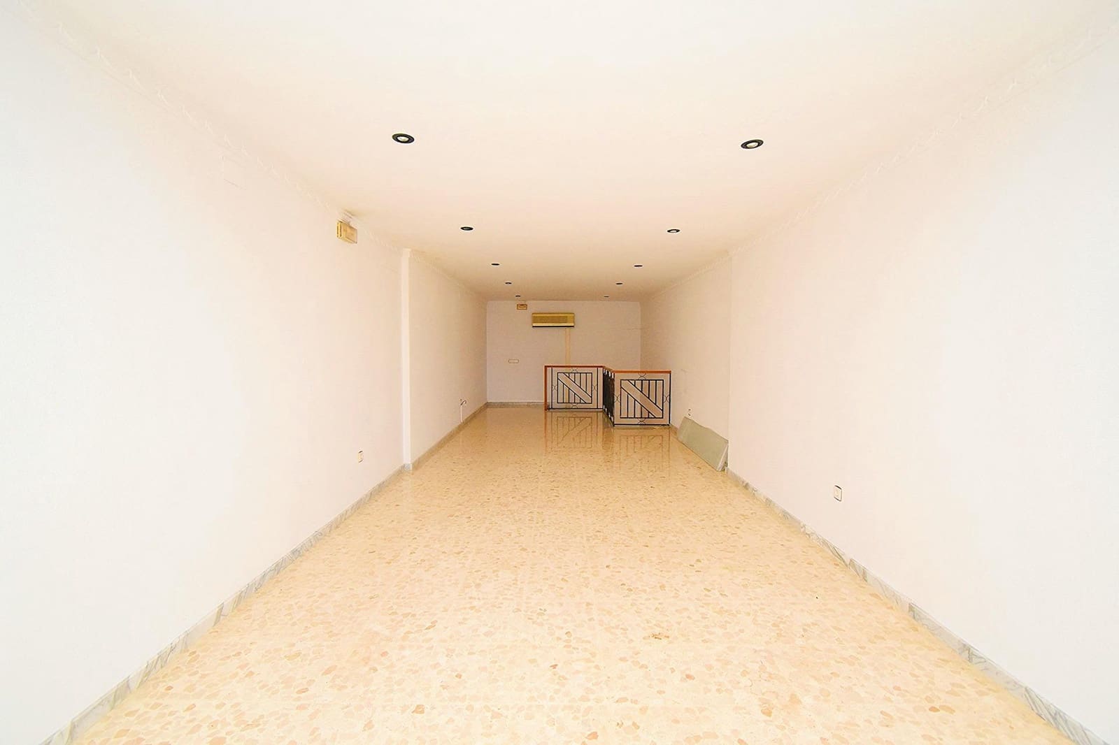 Komercyjne na sprzedaż w Santa Maria del Aguila - 83 900 € (Ref: 8063767)