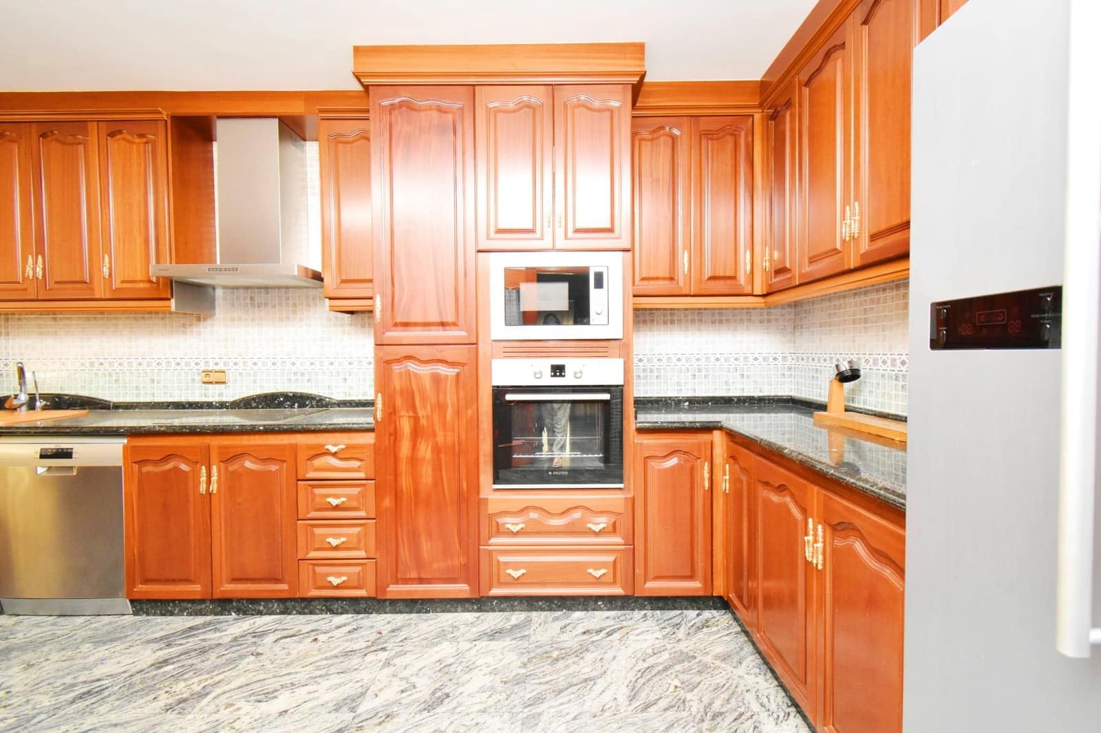 4 soveværelse Byhus til salg i Adra med garage - € 740.000 (Ref: 8561716)