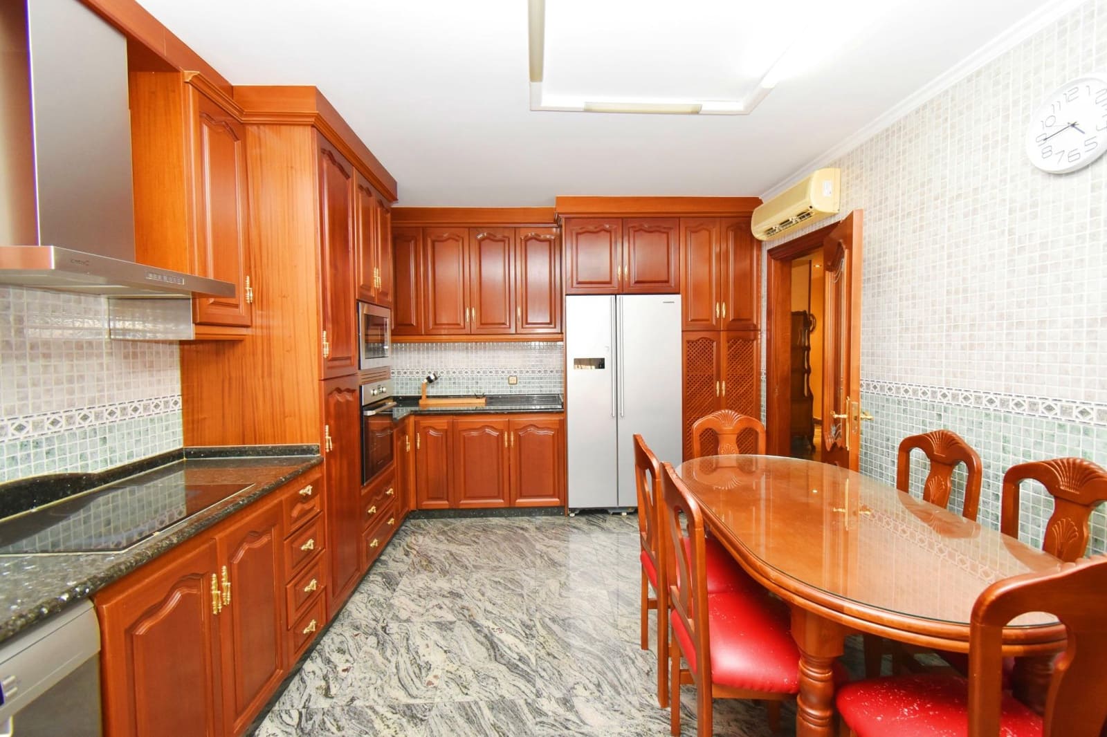 4 soveværelse Byhus til salg i Adra med garage - € 740.000 (Ref: 8561716)