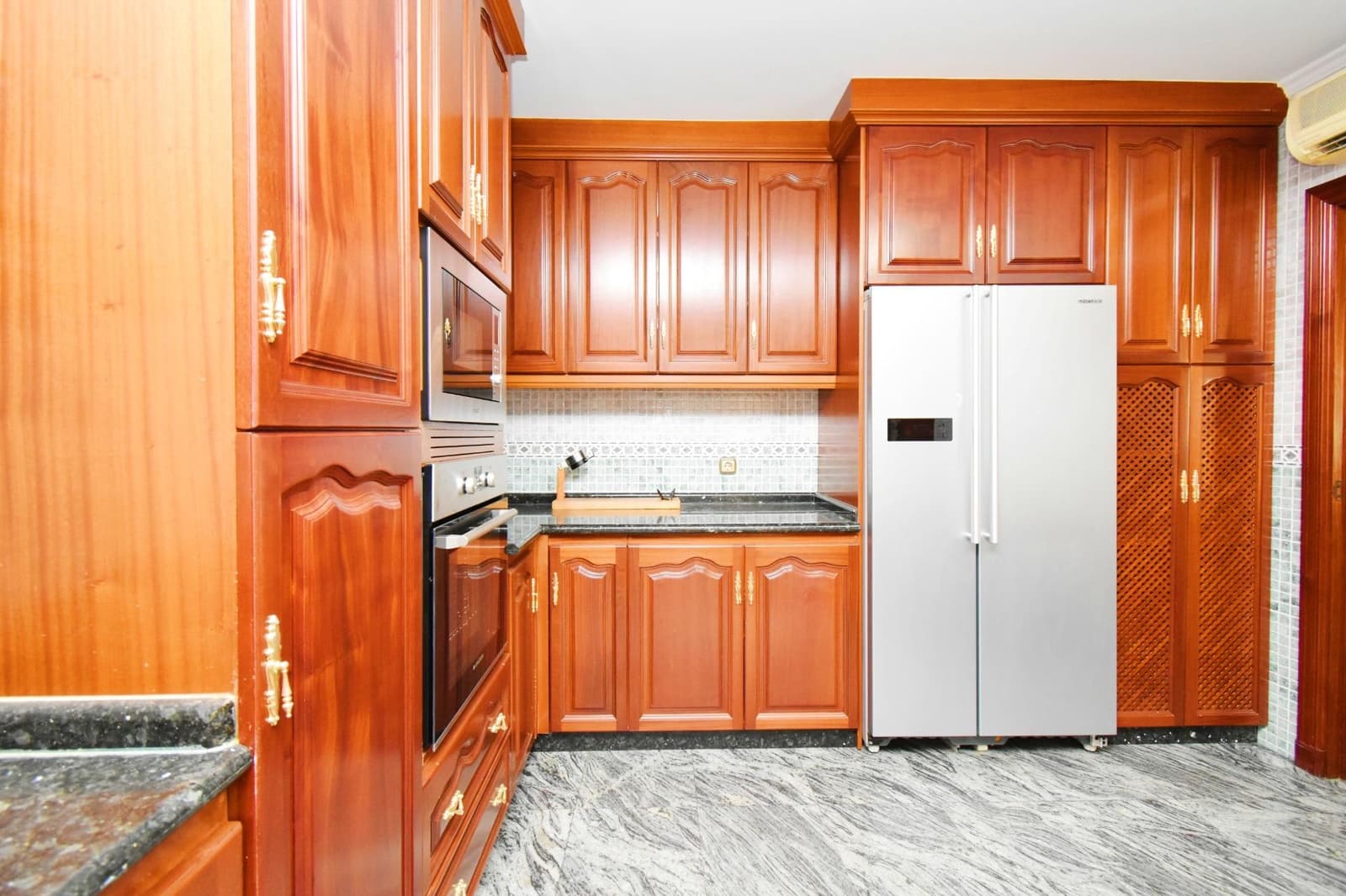 4 soveværelse Byhus til salg i Adra med garage - € 740.000 (Ref: 8561716)