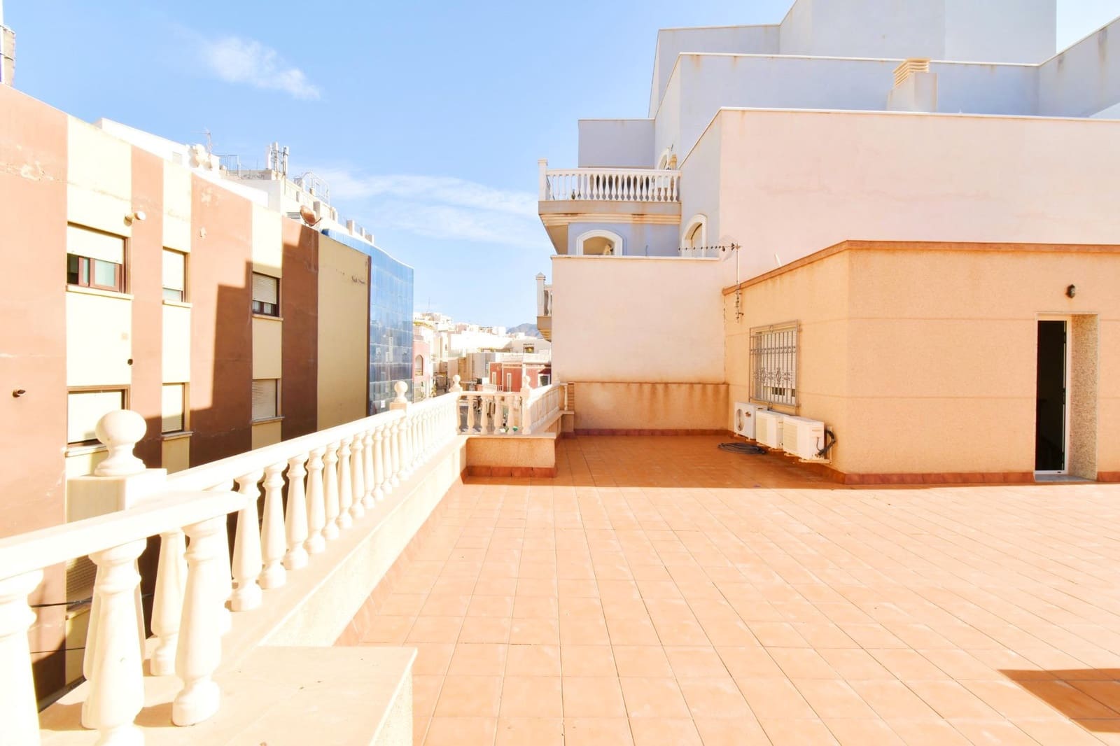 4 soveværelse Byhus til salg i Adra med garage - € 740.000 (Ref: 8561716)