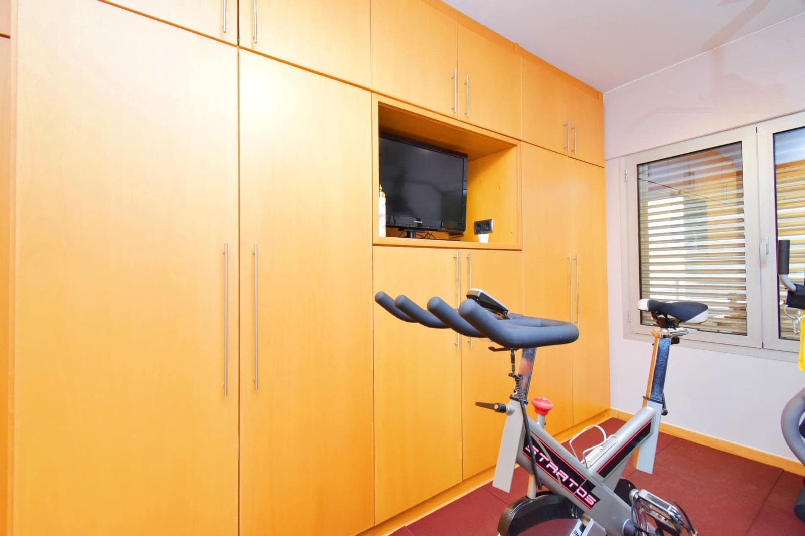 4 bedroom Flat for sale in El Ejido with garage - € 215,000 (Ref: 8580010)