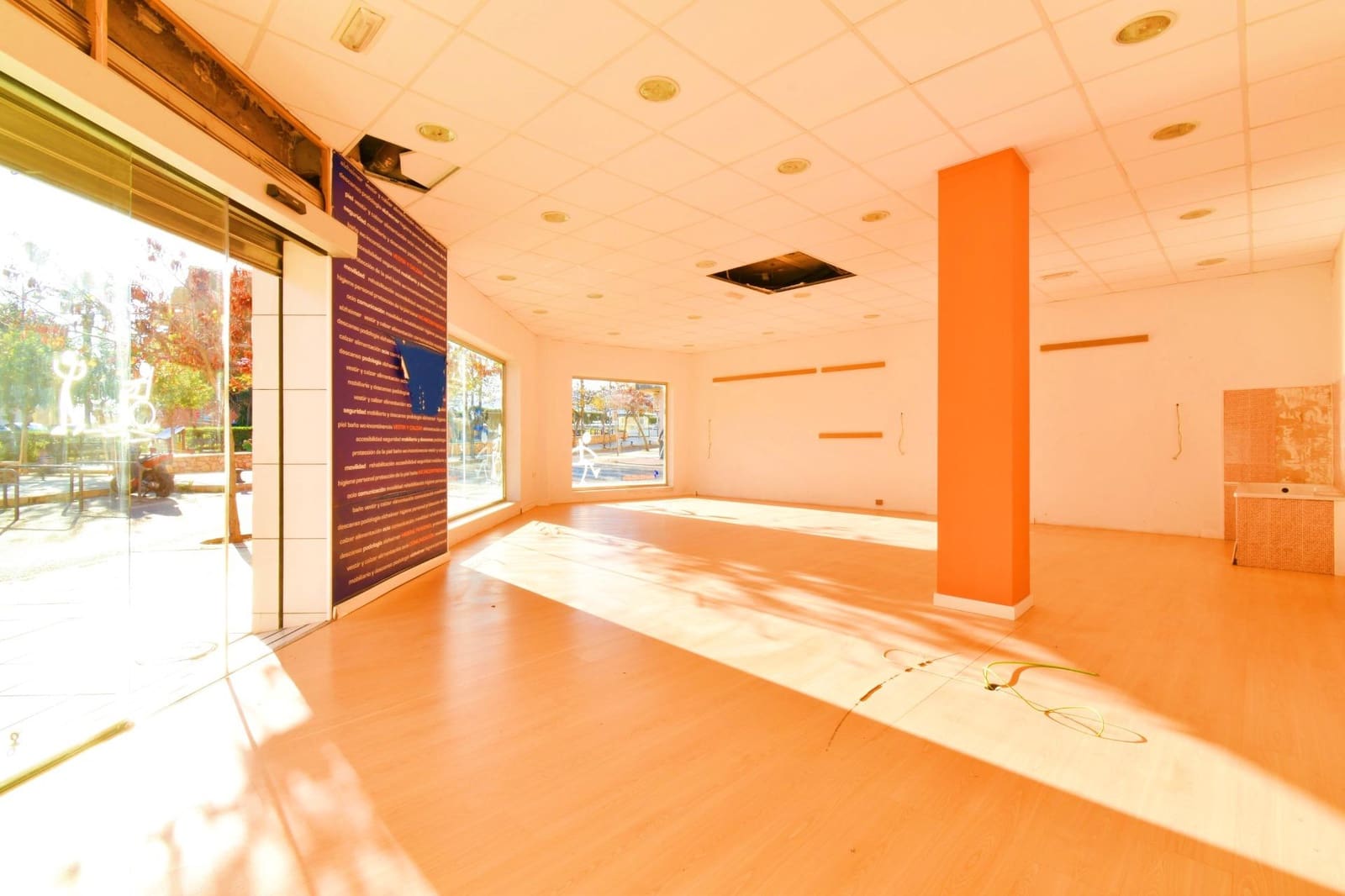 Erhverv til salg i El Ejido - € 69.900 (Ref: 8943875)