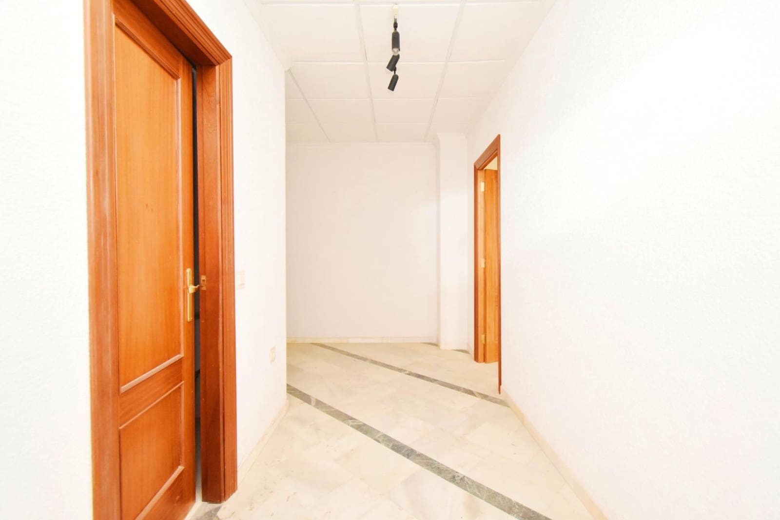 Kontor till salu i El Ejido - 76 500 € (Ref: 9321774)