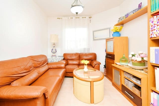 4 makuuhuone Omakotitalo myytävänä paikassa Vícar mukana 
autotalli - 245 000 € (Ref: 9373633)