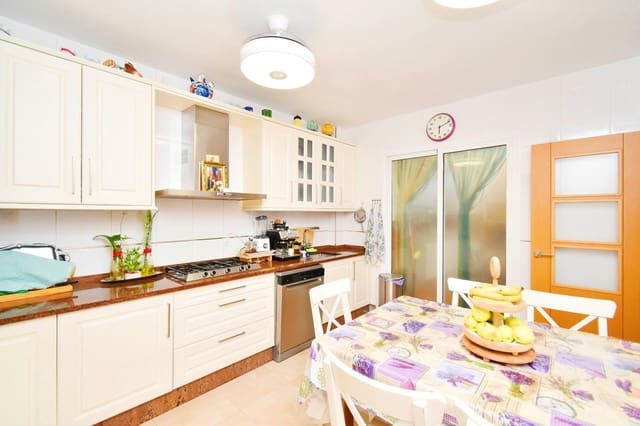 4 makuuhuone Omakotitalo myytävänä paikassa Vícar mukana 
autotalli - 245 000 € (Ref: 9373633)