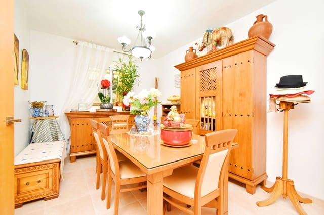 4 makuuhuone Omakotitalo myytävänä paikassa Vícar mukana 
autotalli - 245 000 € (Ref: 9373633)