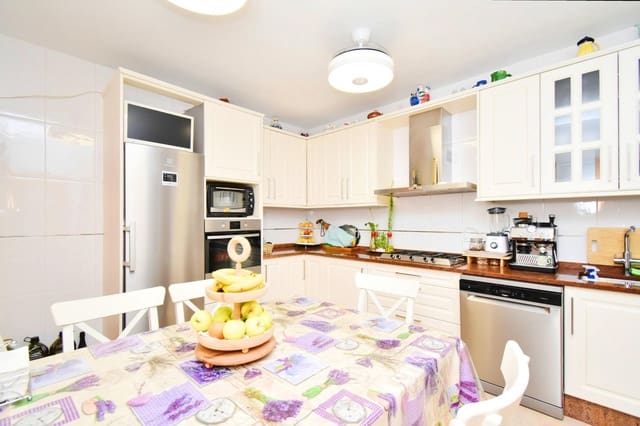 4 makuuhuone Omakotitalo myytävänä paikassa Vícar mukana 
autotalli - 245 000 € (Ref: 9373633)