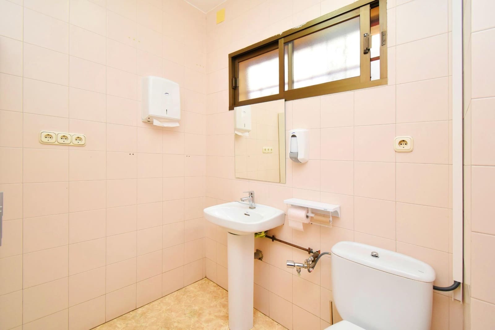 Kontor til salgs i Santa Maria del Aguila - € 69 000 (Ref: 9431015)